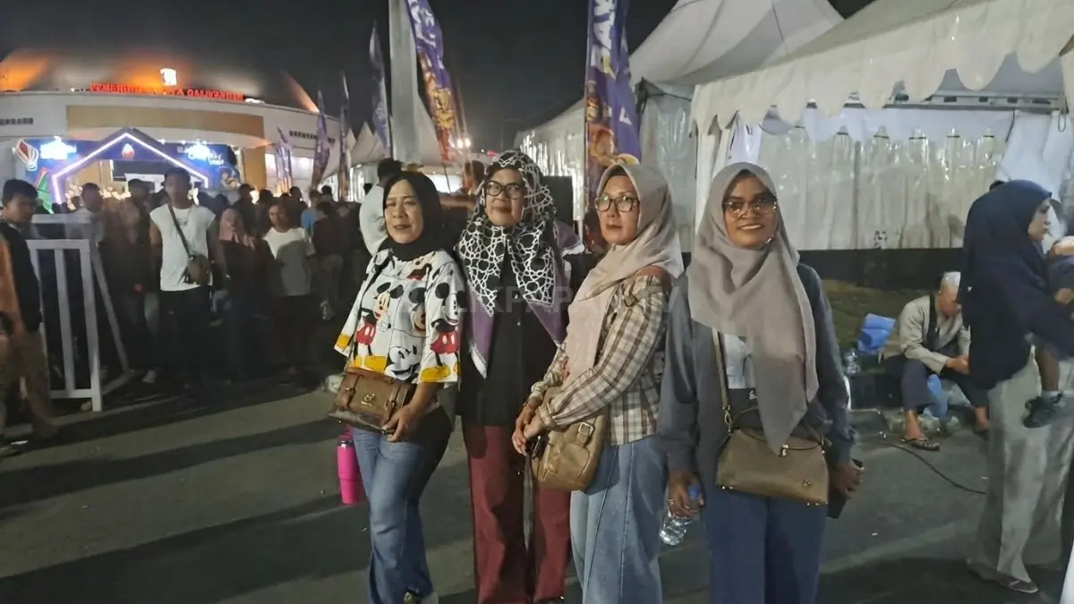“Acaranya seru, karena banyak kegiatan. Stan UMKM-nya juga beragam, jadi kami bisa jalan-jalan sekaligus belanja produk dan kuliner lokal,” ujar salah seorang ibu anggota Ceriwis Grup.
