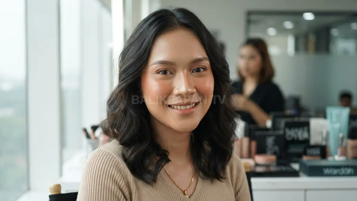 Blush, contour, dan highlighter terdefinisi secukupnya agar dimensi wajah tetap terlihat natural di kamera. (BTV/AI)
