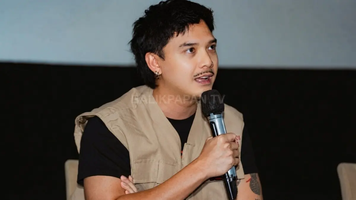 Aktor ini tampil santai saat berbagi cerita tentang perannya dalam film Lobang Buaya terbaru tersebut.
