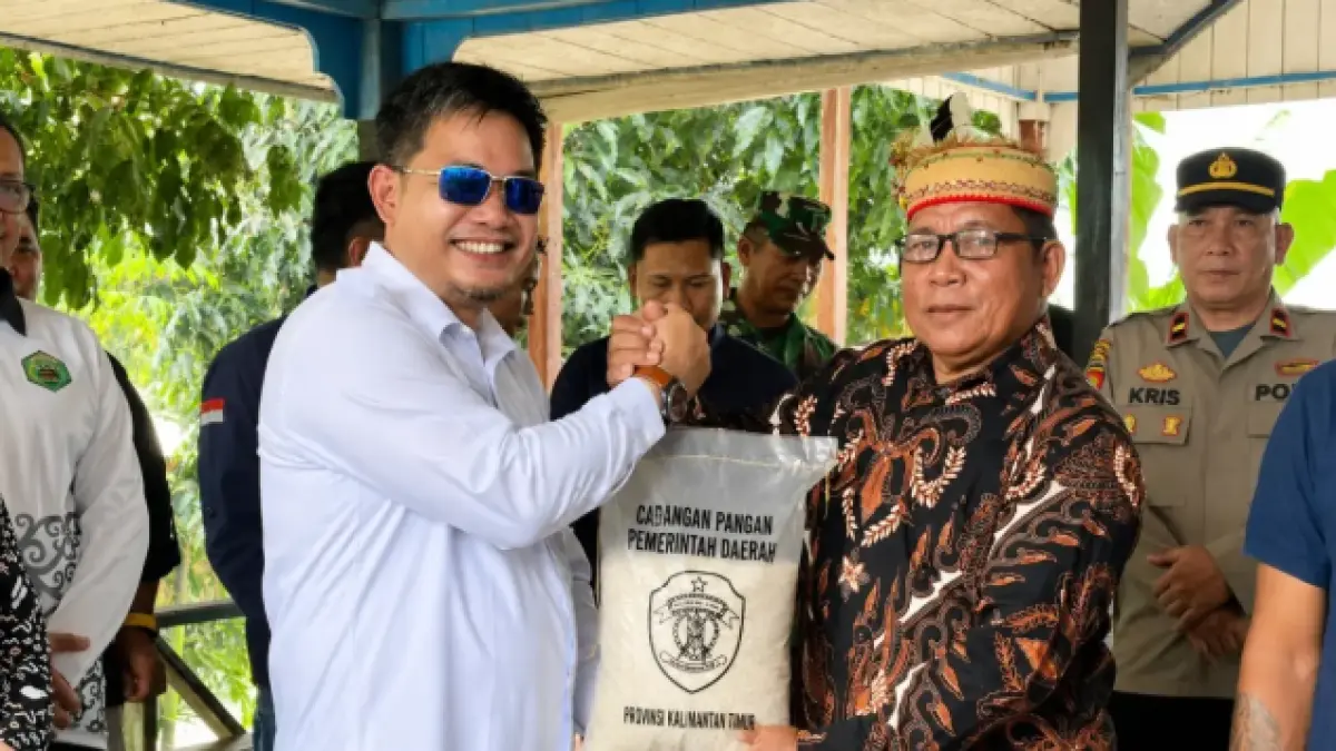 Bantuan pangan sekitar 9 ton dikirim bertahap ke Long Apari akibat Sungai Mahakam surut. (IST)
