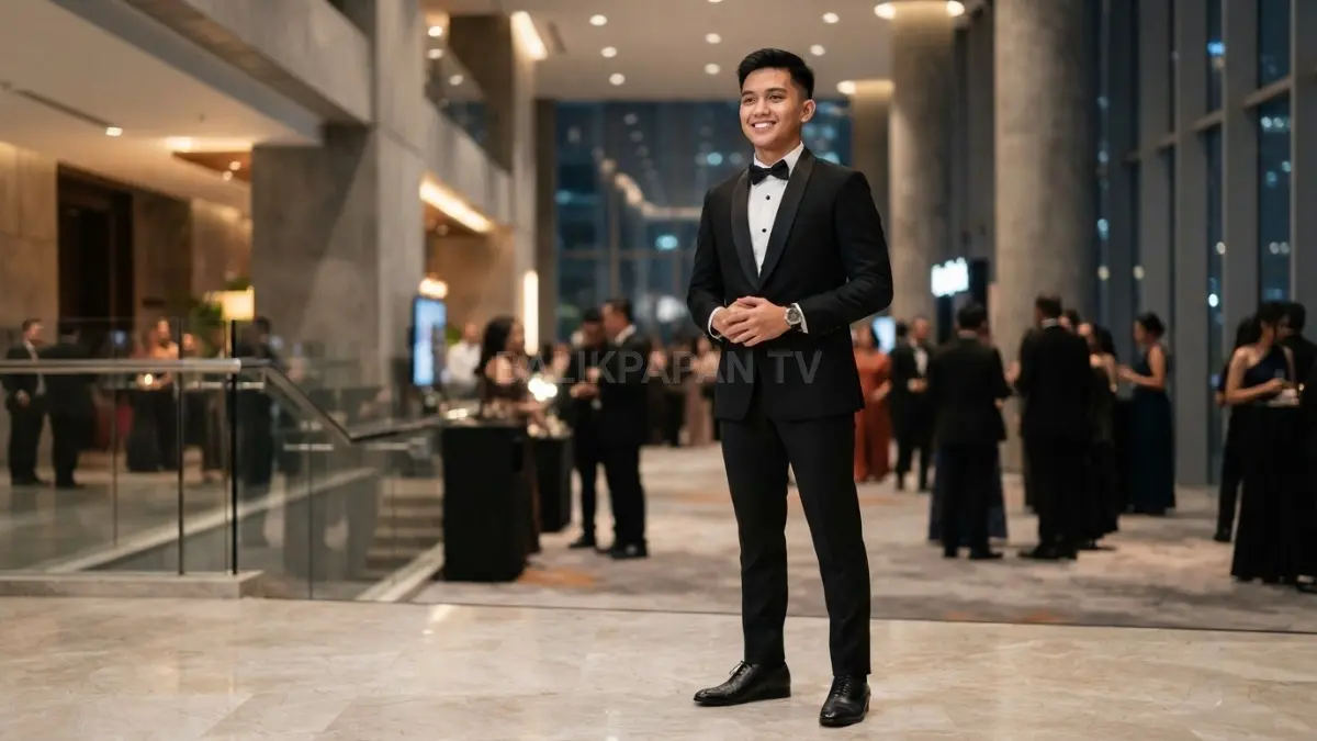 Tuxedo atau suit klasik membuat penampilan prom night lebih rapi, elegan, nyaman, dan sesuai dress code (BTV/AI)