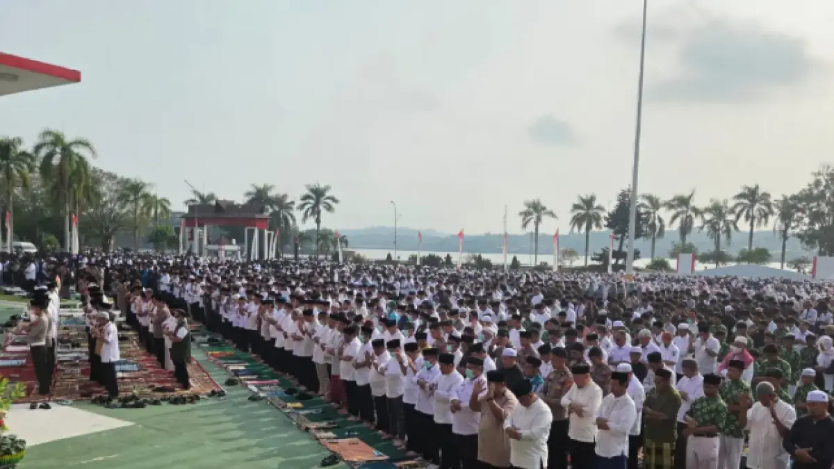 Warga Kukar mengikuti Salat Istisqa dan doa bersama untuk memohon hujan di tengah kemarau panjang (IST) 