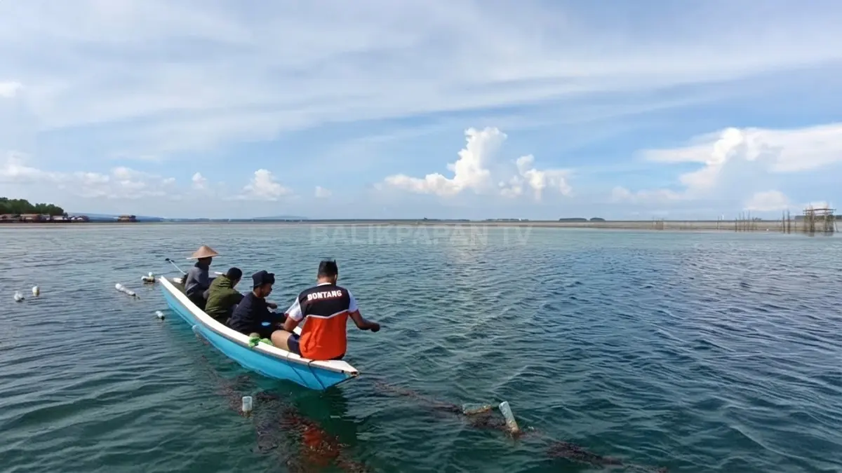 Perahu kayu menjadi transportasi utama menuju Kampung Tihi-Tihi dari kawasan pesisir Kota Bontang.