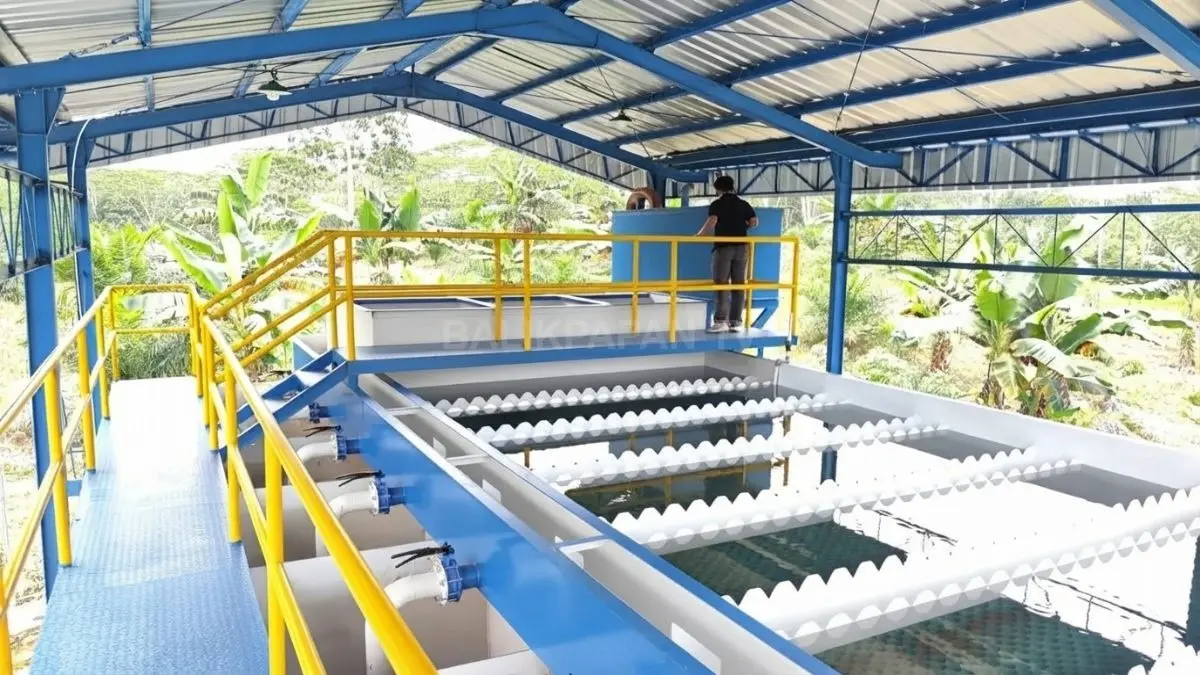 Perumdam Tirta Kencana menyiapkan air bersih gratis bagi warga terdampak intrusi air laut di Samarinda. (DOK. DENNY/KP)