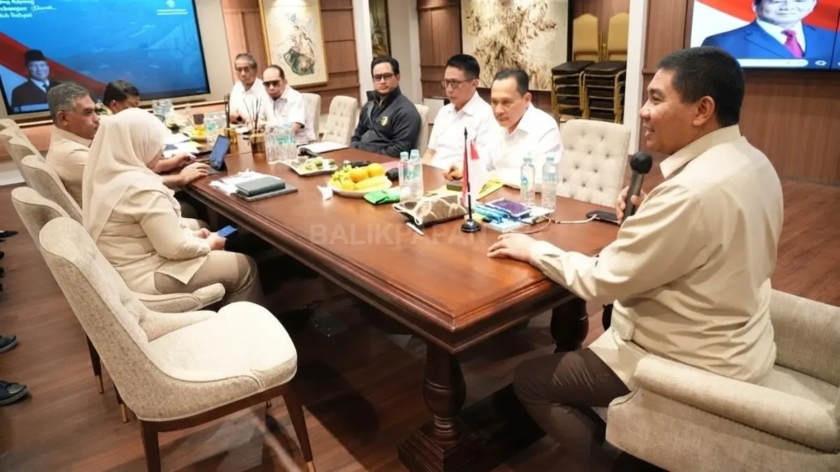 Menteri PKP Maruarar Sirait bersama pejabat Kementerian ATR/BPN dan Satgas Anti-Mafia Tanah dalam pembahasan percepatan pemanfaatan lahan untuk hunian rakyat di Jakarta.
