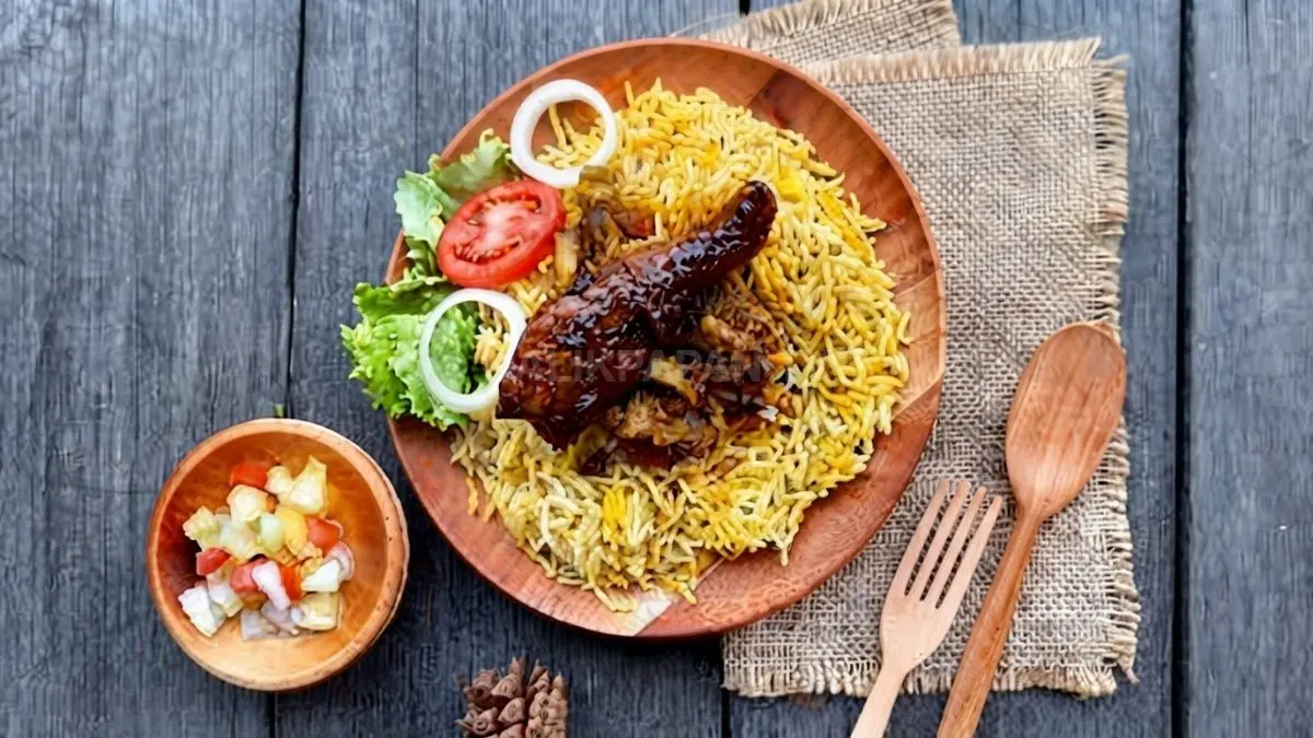 Nasi Samin Banjarmasin dengan rempah aromatik dan lauk daging, menggambarkan kekayaan kuliner Kampung Arab.&nbsp;