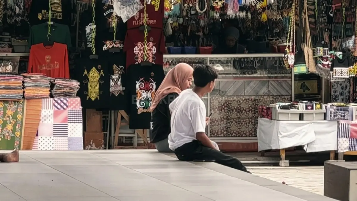 Ruang duduk di kawasan Citra Niaga ditata kembali untuk mendukung aktivitas masyarakat dan pengunjung.&nbsp;