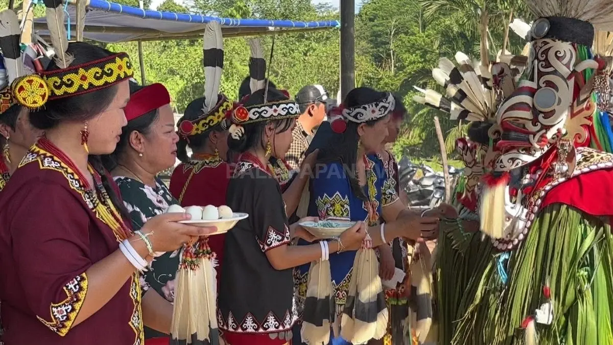 Warga adat Dayak Bahau berkumpul mengikuti rangkaian Festival Budaya Hudoq Bahau Busang 2025.