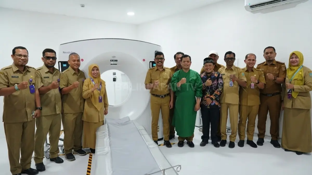 Wakil Bupati PPU Abdul Waris Muin meninjau fasilitas CT Scan baru RSUD RAPB.