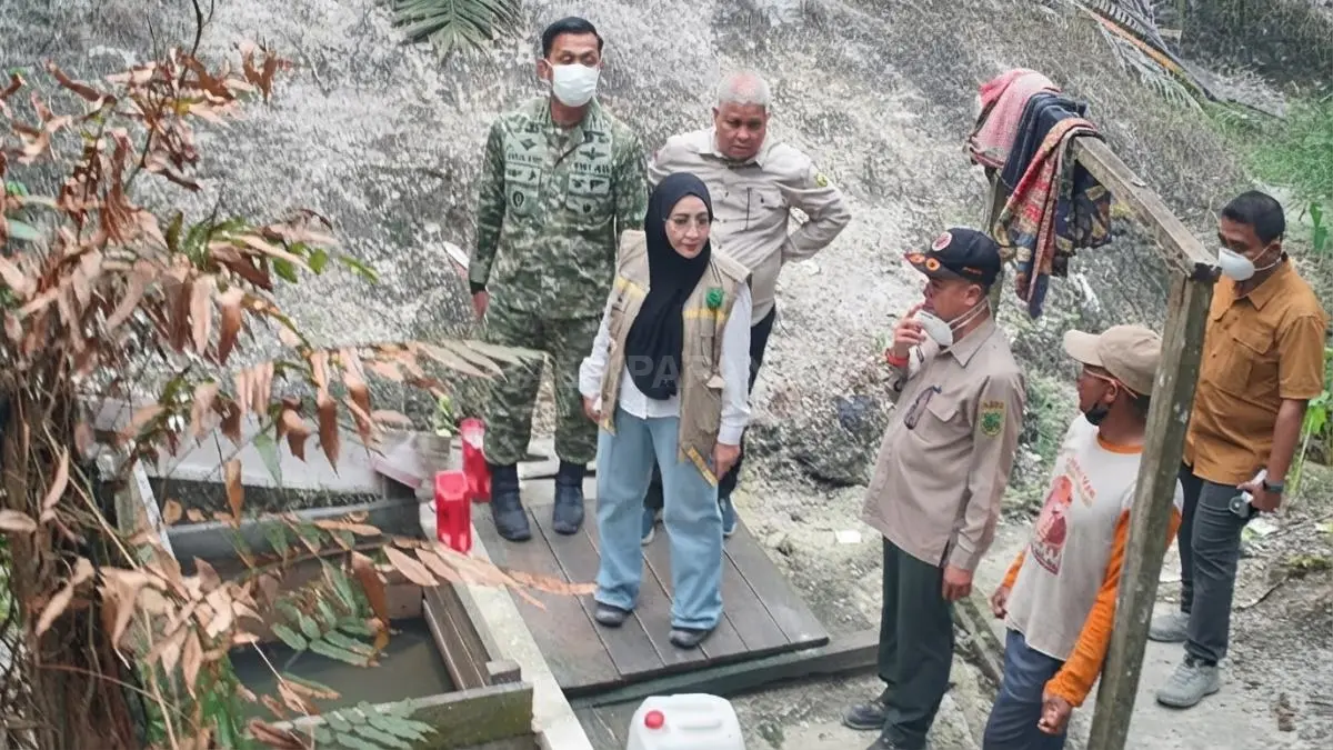 Bupati Berau Sri Juniarsih Mas mencari lokasi potensial pembangunan sumur bor di kawasan terdampak karhutla. (DOK. ADV/KP)