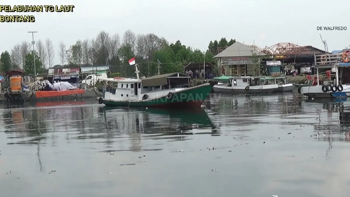 Perahu mesin menjadi transportasi wisatawan menuju Kampung Tihi-Tihi dan Selangan dari Pelabuhan Tanjung Laut Bontang.