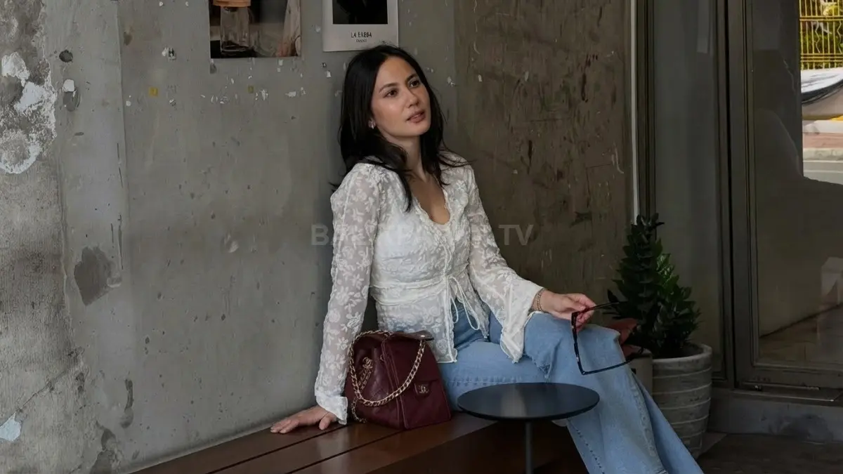 Pevita Pearce menyoroti kondisi langit Kuala Lumpur yang tertutup kabut asap.