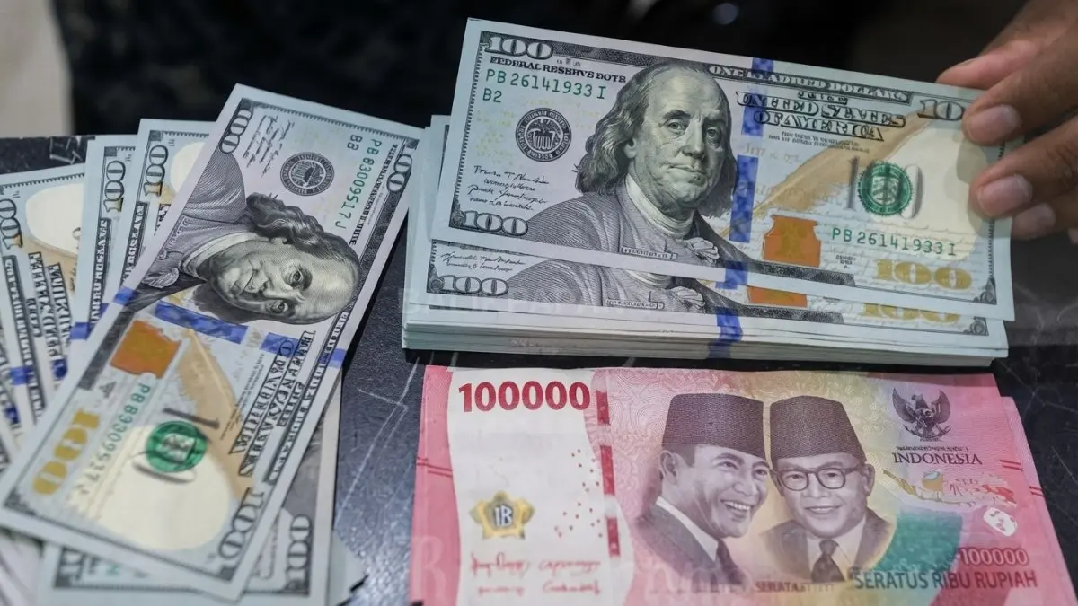 Rupiah berpeluang menguat menuju Rp17.600 per dolar AS setelah sentimen dovish Federal Reserve menekan dolar 
