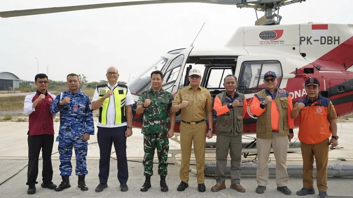 BPBD Kaltim dan BNPB mengerahkan helikopter water bombing untuk memadamkan 28 firespot di tengah ancaman kekeringan dan krisis air.