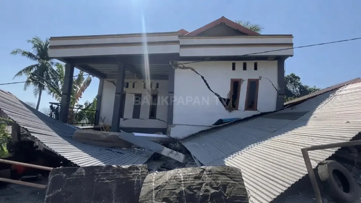 Kondisi salah satu rumah yang mengalami kerusakan di Kecamatan Reok, Manggarai, NTT.