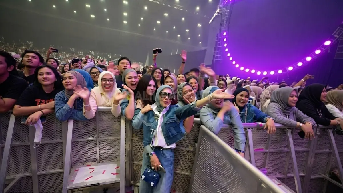 Syahrini dan Reino Barack menghadiri konser Kahitna 40 Tahun di NICE PIK 2, Tangerang, Sabtu (5/9/2026).