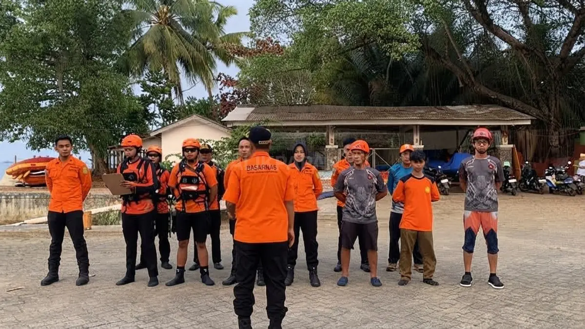 Tim SAR Gabungan memperluas pencarian speed boat hilang di Perairan Selat Sunda.