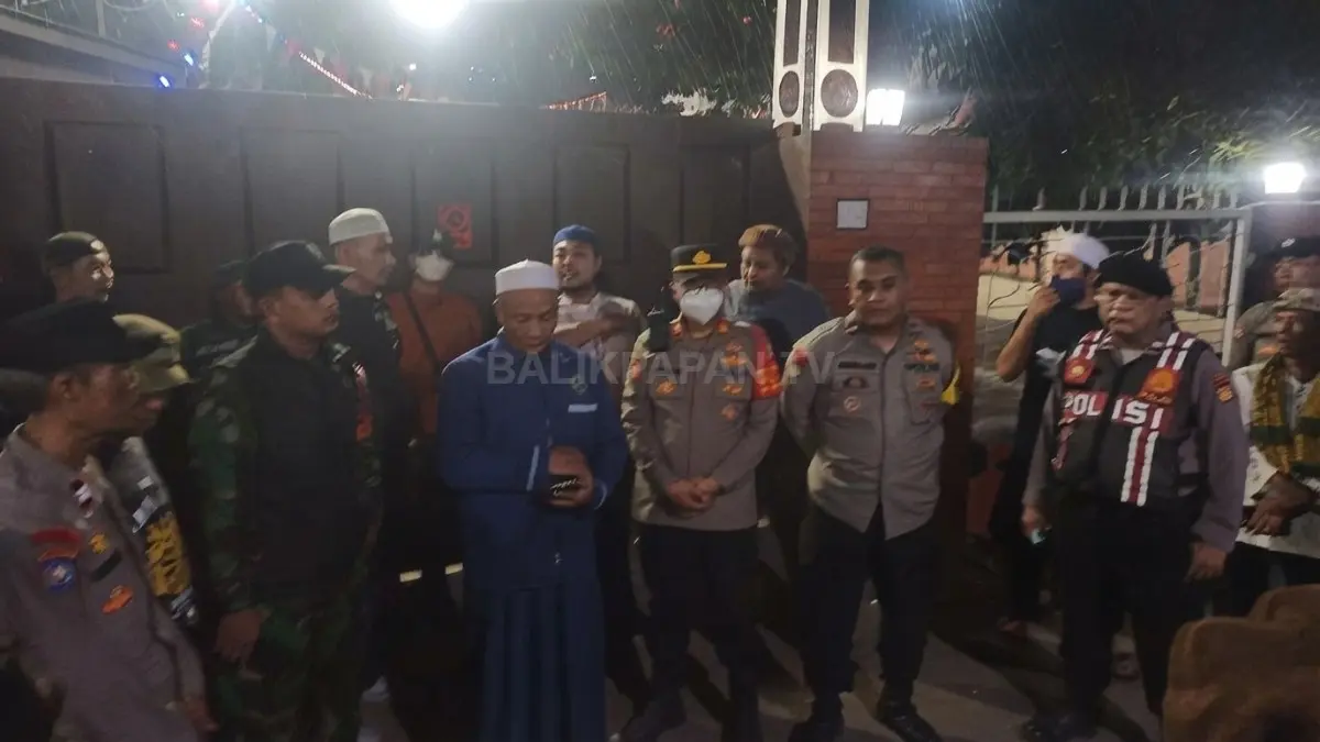Abah Setu, pimpinan Majelis Dzikir Nurul Hikam di Cikarang Barat, Bekasi, dimintai klarifikasi polisi terkait video yang viral dan memicu reaksi warga.