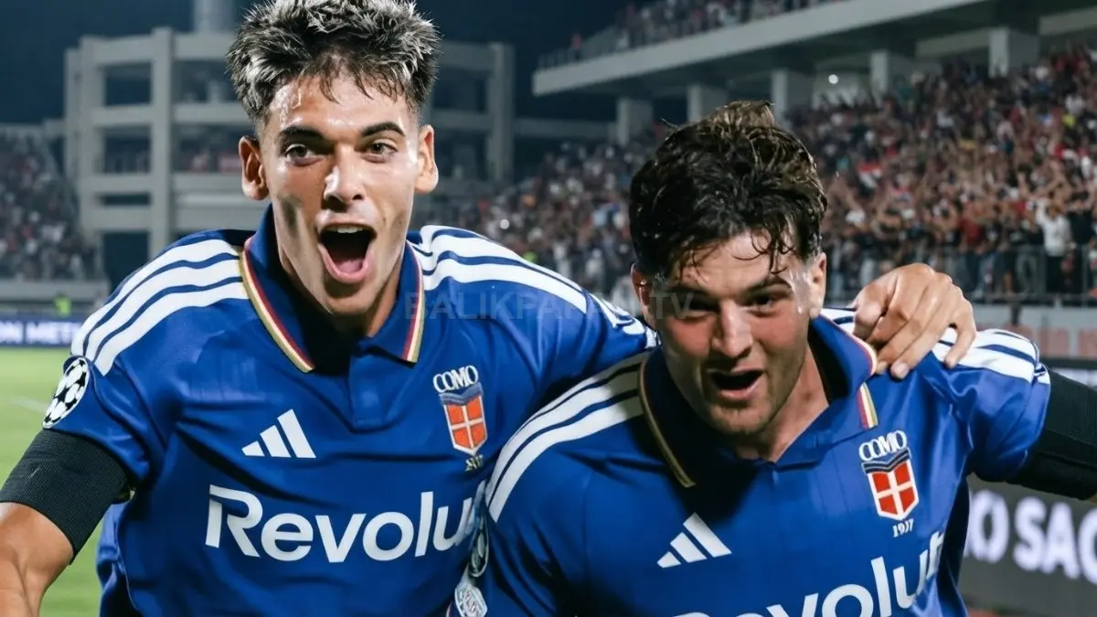 Como 1907 merayakan kemenangan 4-1 atas RB Leipzig pada laga debut Liga Champions 2026/2027 di Stadion Giuseppe Sinigaglia.