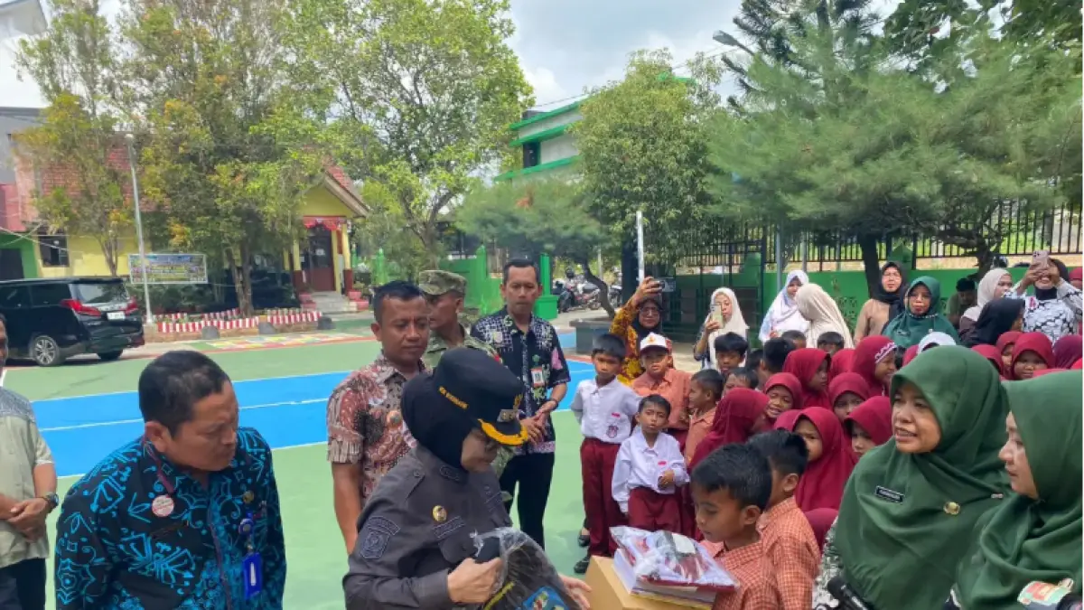 Program perlengkapan sekolah gratis Bontang berlanjut 2027, melibatkan 62 penjahit lokal dan membuka peluang pekerjaan. (FOTO: ADIEL KUNDHARA/KP)