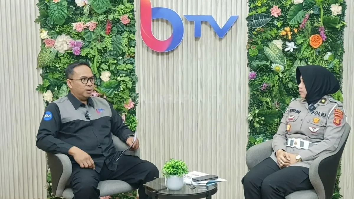 Subdit Kamsel Ditlantas Polda Kaltim menyerukan keselamatan lalu lintas melalui program Ngopi BTV. (DOK. IBRAHIM/KP)