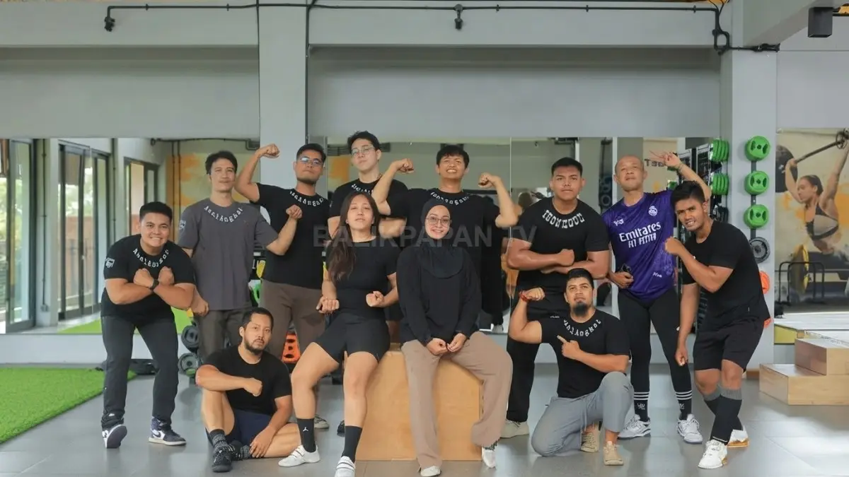 Anggota komunitas Asal Angkat Ironhood berlatih bersama sambil menyiapkan atlet baru Balikpapan. (DOK. FUAD MUHAMMAD/KP)