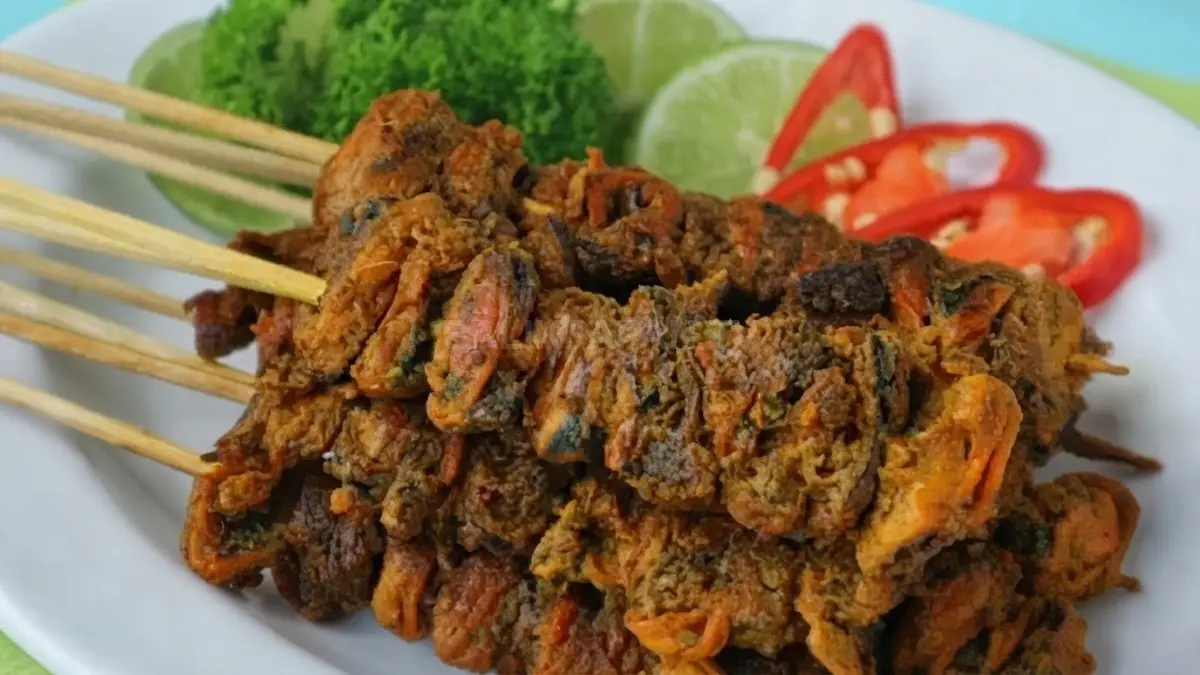 Sate Temburung khas Tarakan, Kalimantan Utara, kuliner berbahan temburung yang dibumbui rempah dan dipanggang.
