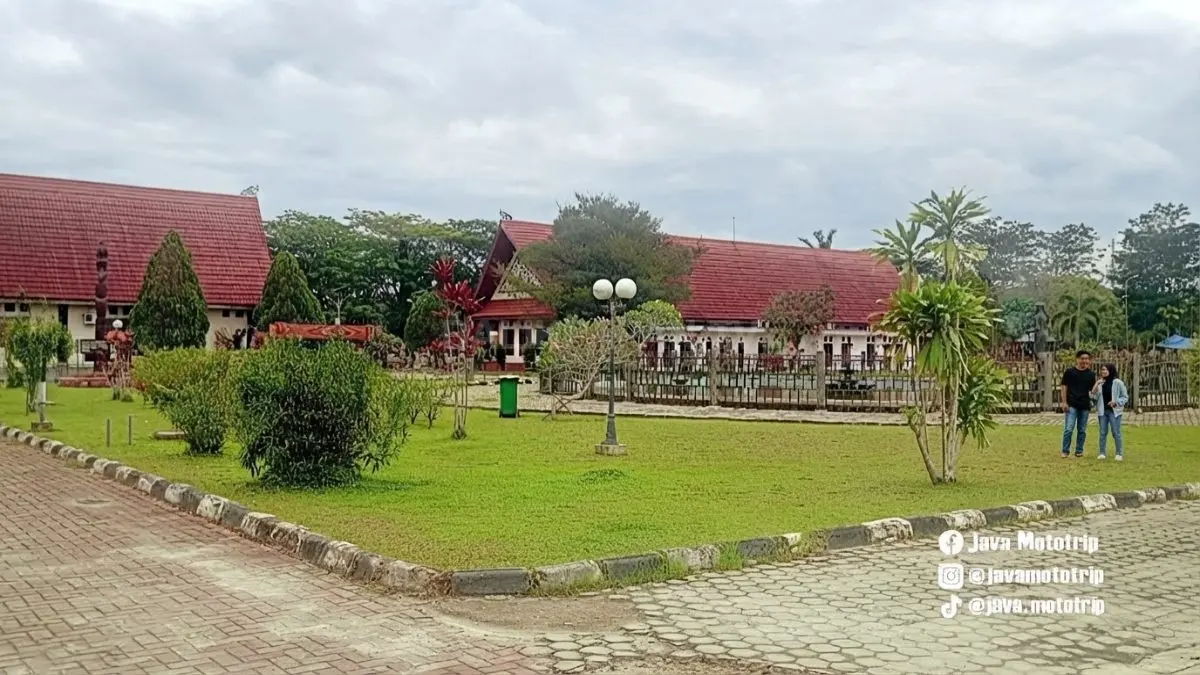 Kawasan budaya Sendawar: Lingkungan Taman Budaya yang menjadi ruang pengenalan tradisi masyarakat Dayak.