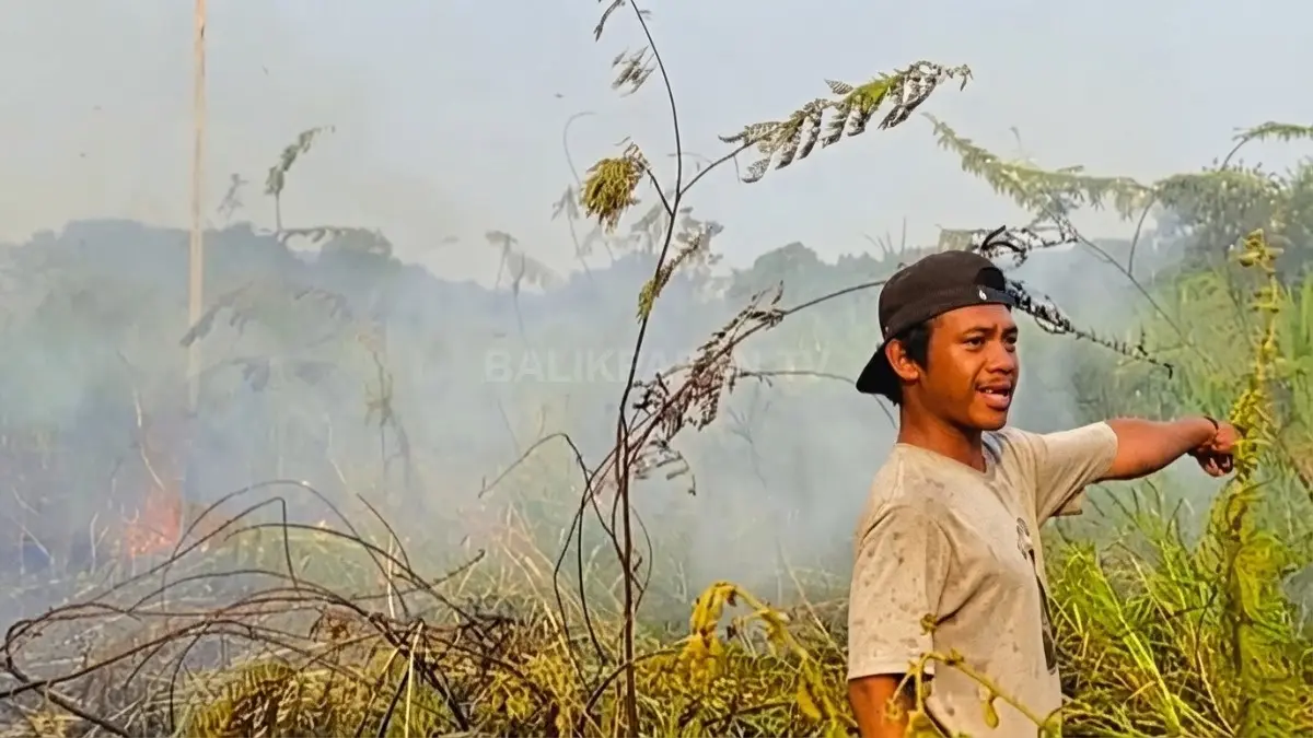 Kebakaran lahan di Belimau, Lempake, merembet ke Gunung Lingai dan mendekati permukiman warga. (DOK. RAMA SIHOTANG/KP)
