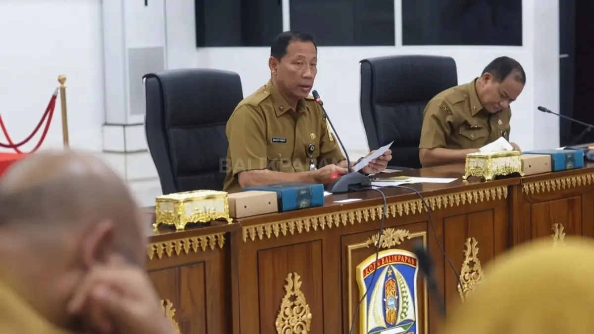 Ketua Pokja PKP Balikpapan Agus Budi Prasetyo memberi arahan terkait perizinan perumahan dan penanganan kavling ilegal. (DOK. ANGGI PRADITHA/KP)