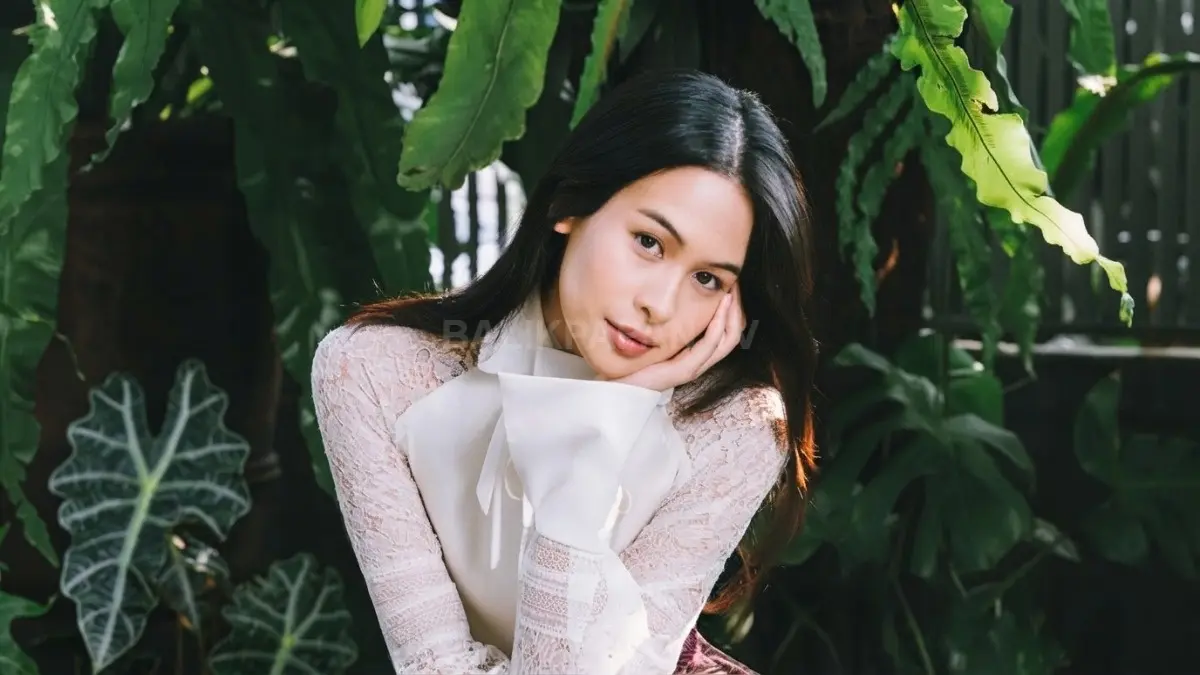 Maudy Ayunda memberikan klarifikasi dan permintaan maaf setelah video Mindfulness in the Age of Bad News menuai kritik dari netizen.