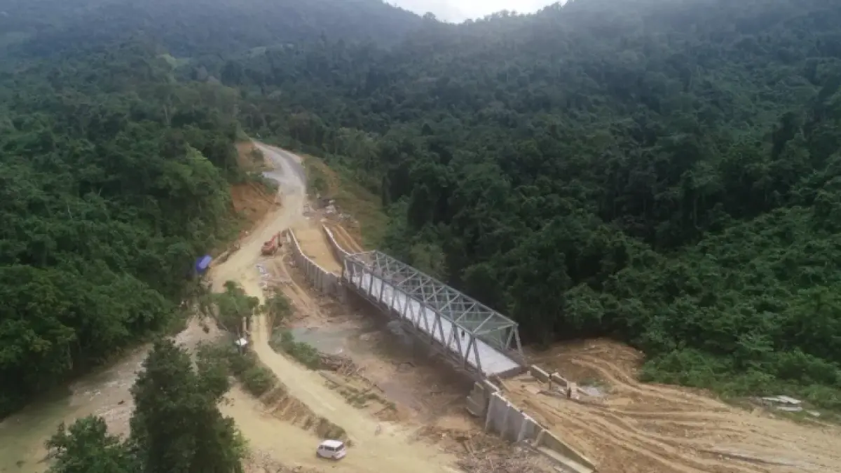 Pemkab Berau membangun jembatan Bailey untuk membuka konektivitas masyarakat wilayah hulu Kelay. (SENO/BP)