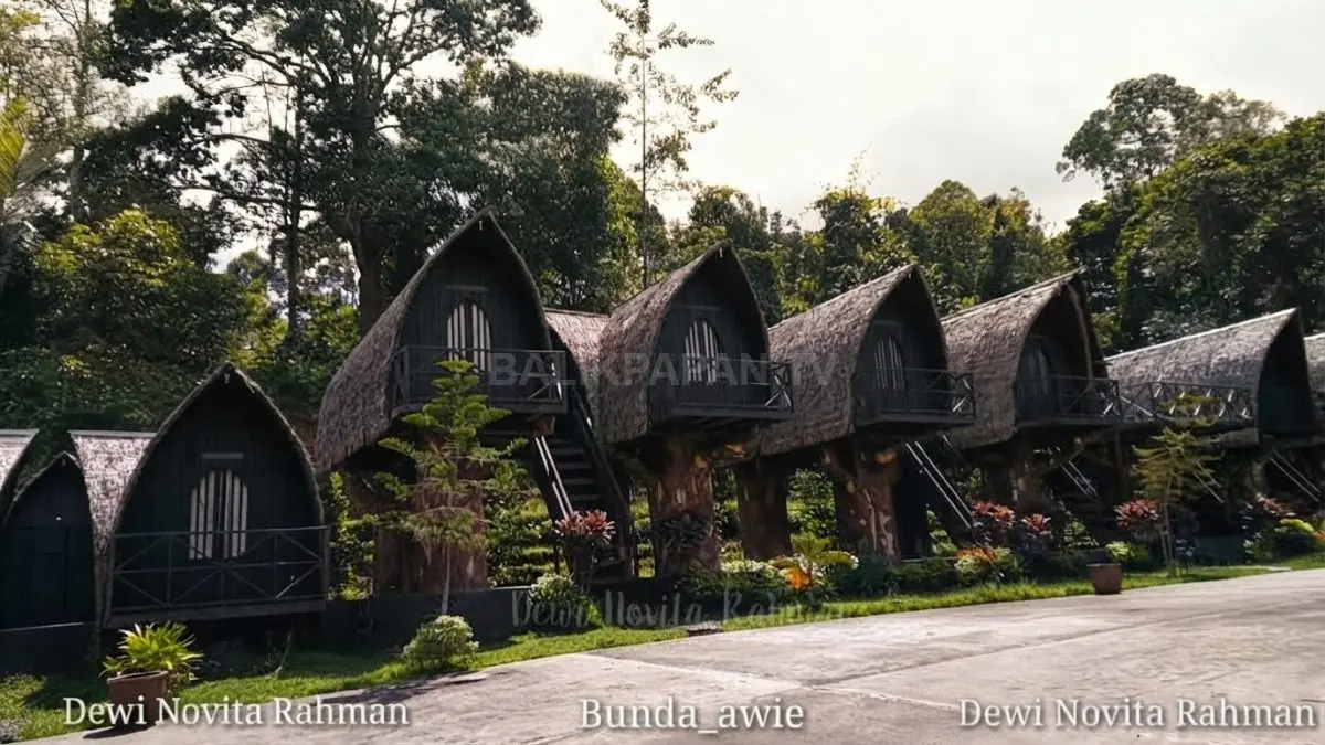 Rumah-rumah unik di kawasan Ladaya dapat dimanfaatkan sebagai latar foto untuk mengabadikan momen liburan.
