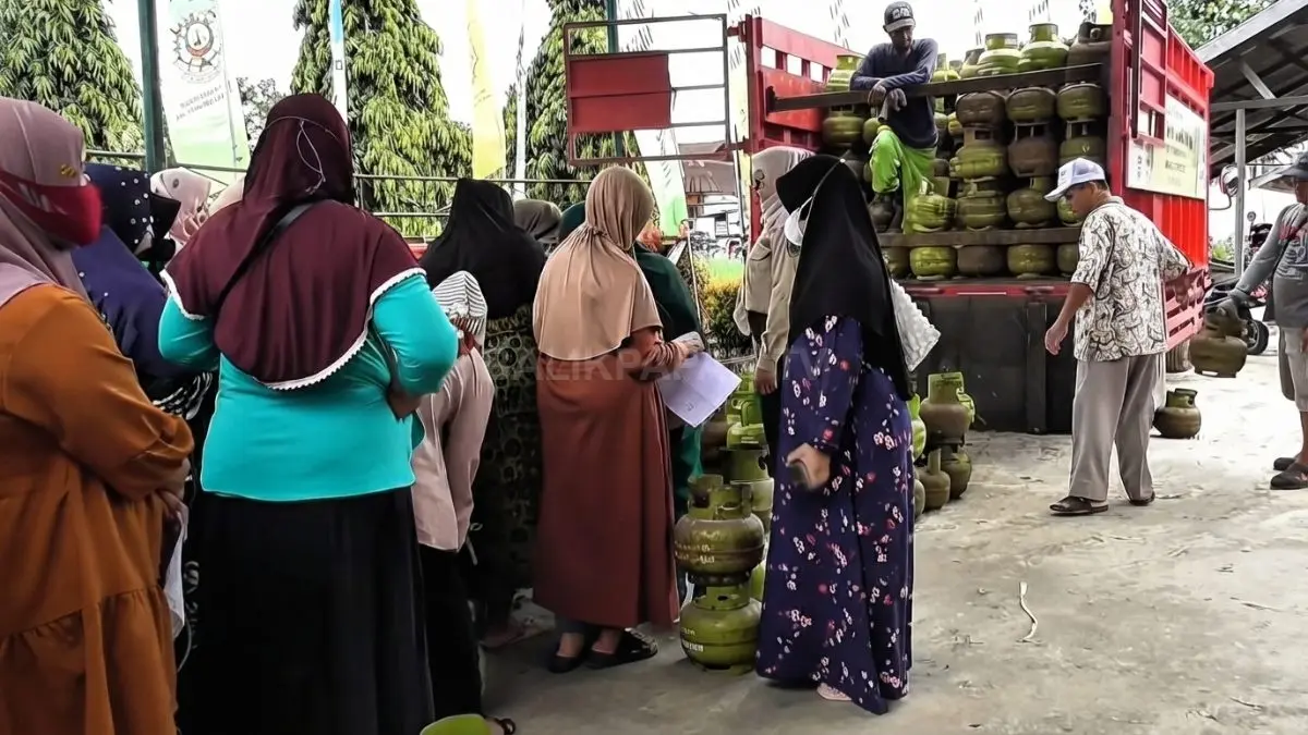 Warga PPU diimbau terdata dalam sistem MyPertamina agar pembelian LPG 3 kg di pangkalan resmi lebih tertib dan tepat sasaran. (Sumber: YouTube Balikpapan TV)