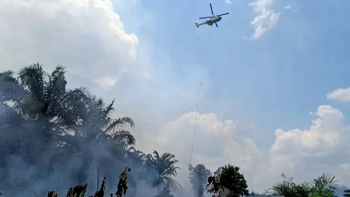 Dua helikopter water bombing AS365 dan Kamov disiapkan untuk menangani titik karhutla sulit dijangkau.(Usay Nor Rahmad/Radar Sampit)