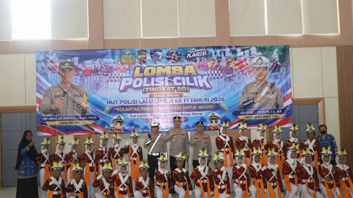 Peserta Lomba Polisi Cilik antar-SD se-PPU berfoto bersama usai mengikuti kegiatan. (DOK. HUMAS POLRES PPU)