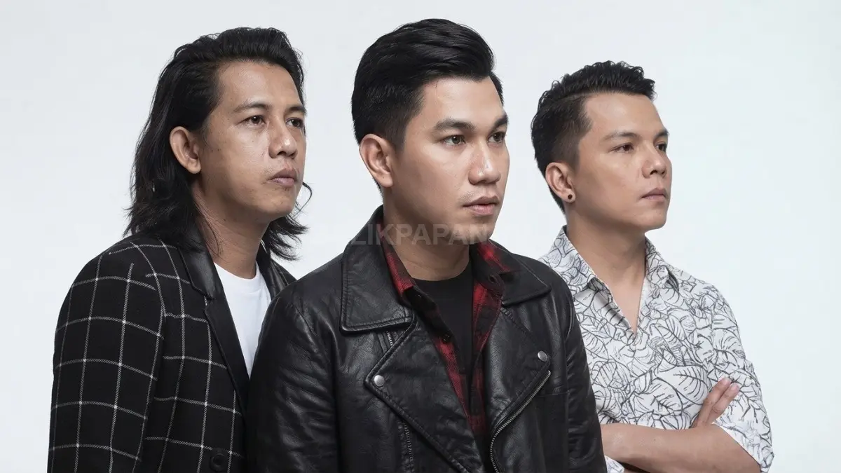 Potret grup musik Armada dengan pose kasual dan elegan berlatar belakang putih polos. (BTV/Ai)