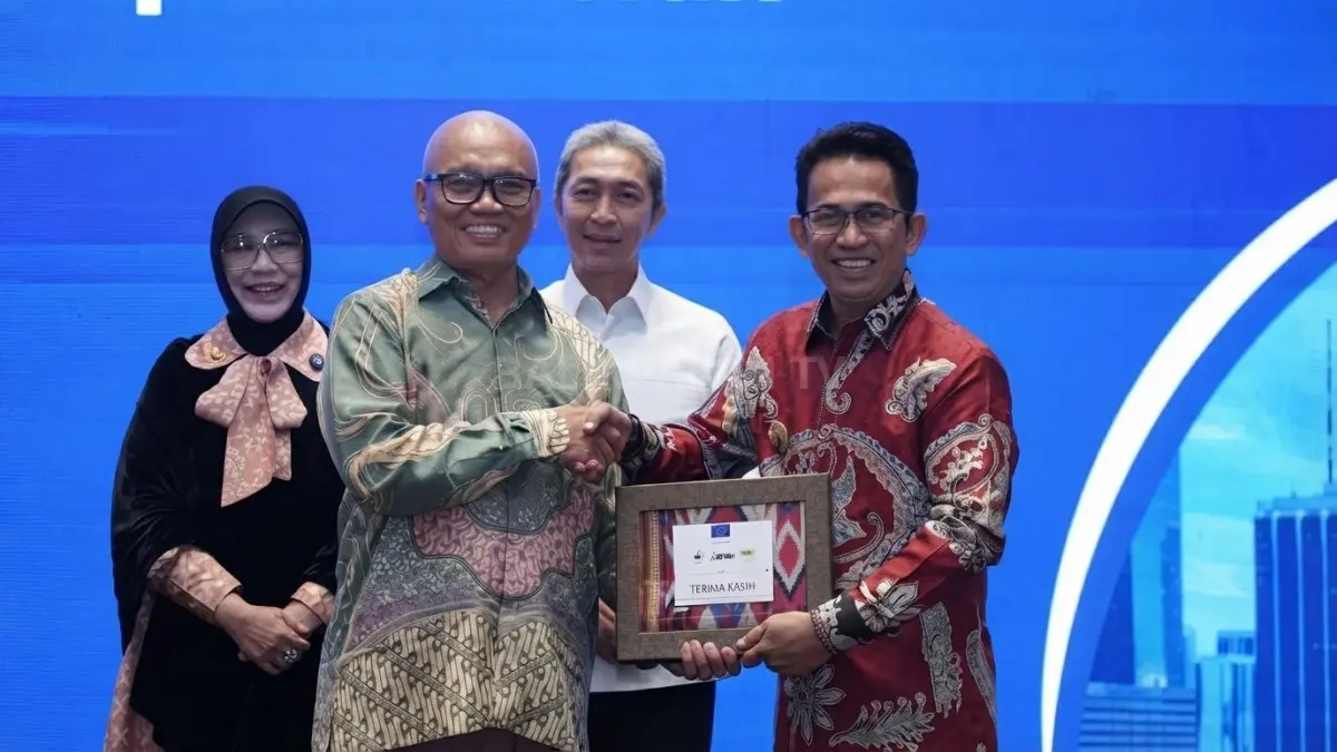 Wali Kota Balikpapan Rahmad Mas’ud menerima hasil National Finalist OPCC 2026 di Jakarta. (DOK. DLH Balikpapan)