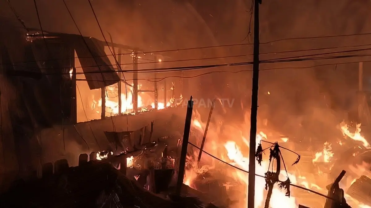 Api melumat rumah warga di Gunung Guntur, kebakaran dini hari menghanguskan dua bangunan. (DOK. ISTIMEWA/BALPOS)
