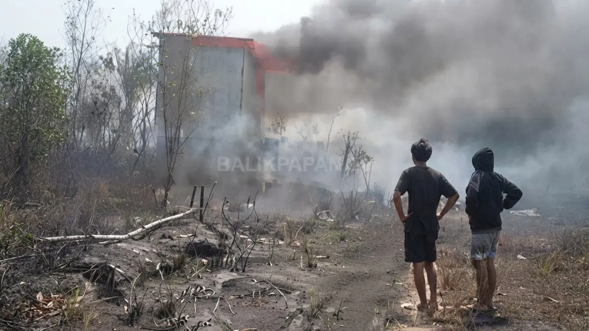 Bangunan sarang burung walet di Tanjung Limau, Muara Badak, yang terdampak karhutla.