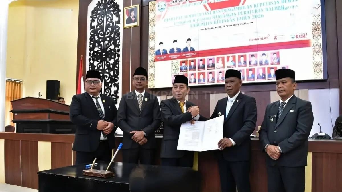 Bupati Bulungan Syarwani dan Wakil Bupati Bulungan Kilat menghadiri rapat paripurna DPRD Bulungan terkait pengambilan keputusan enam Ranperda di Tanjung Selor, Senin (21/9/2026).