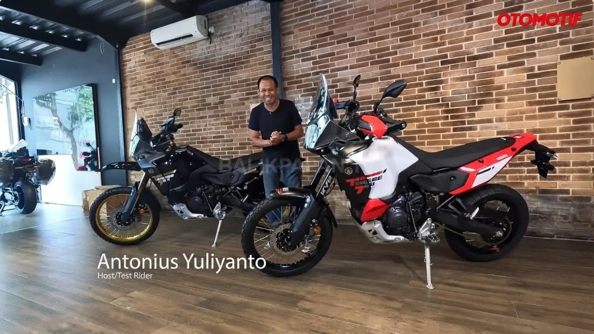 Yamaha Ténéré 700 World Raid 2026 tampil gagah dengan bodi adventure, tangki besar, suspensi panjang, dan roda jari-jari.