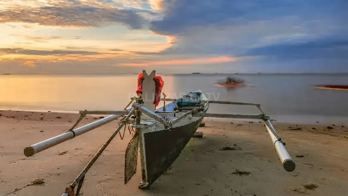 Pantai Melawai mudah dijangkau, gratis tiket masuk, dan cocok menikmati sunset hingga kuliner malam (BTV/AI)