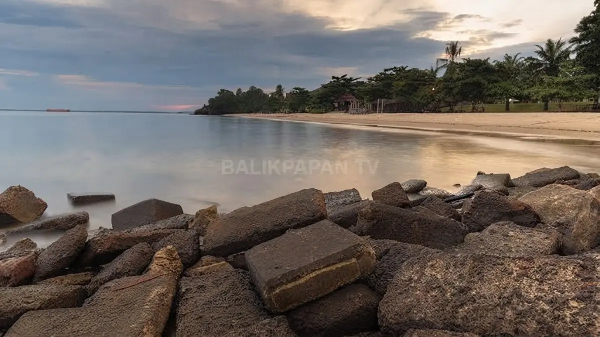 Pantai Melawai tawarkan sunset, panorama laut, spot foto, dan kuliner malam dekat pusat Balikpapan (BTV/AI)