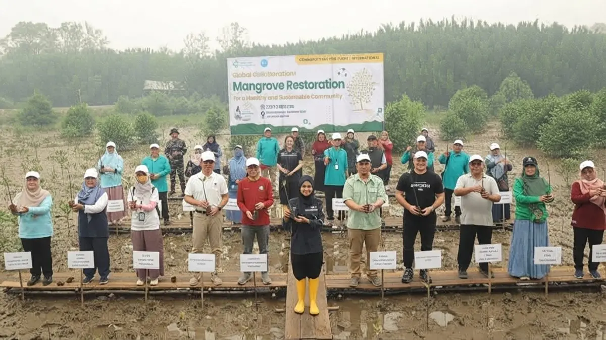 PIHC ke-5 Poltekkes Pontianak ajak warga restorasi mangrove untuk mendukung kesehatan dan lingkungan berkelanjutan. (IST)