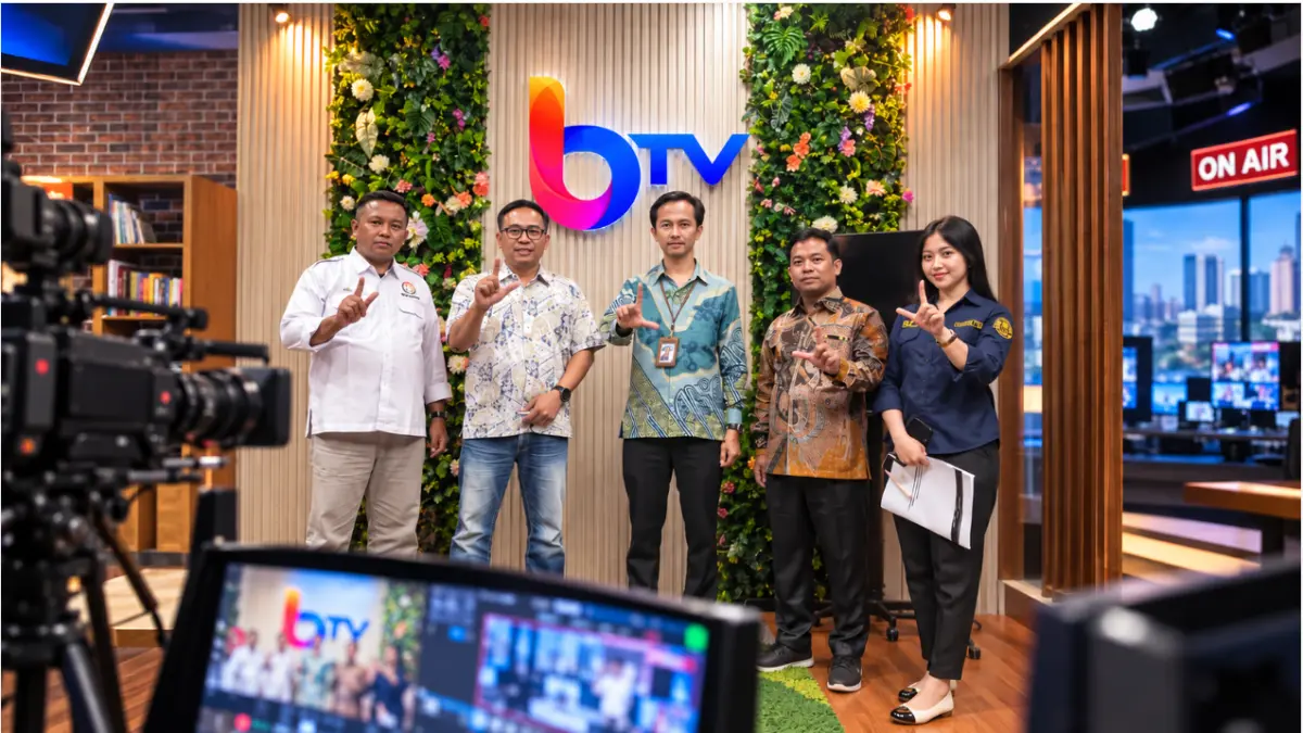 Tim KPID Kaltim bersama Direktur Balikpapan Televisi  di Studio Balikpapan TV, Gedung Biru Kaltim Post Group, Balikpapan.