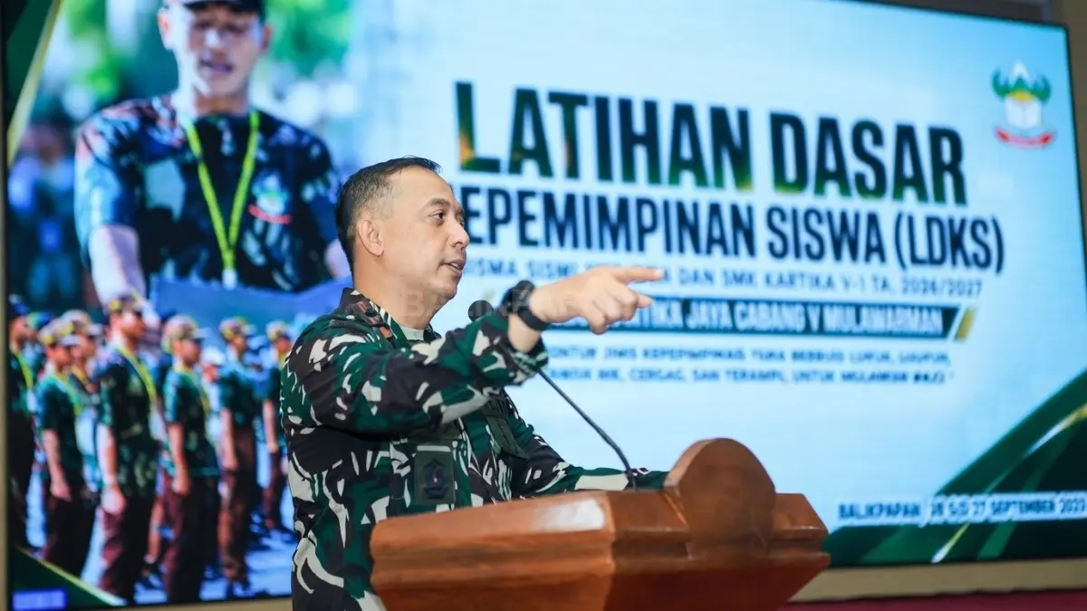 Pangdam VI/Mulawarman Mayjen TNI Krido Pramono membuka LDKS siswa Kartika V-1 Balikpapan. (Dok. Suyono/BALPOS)