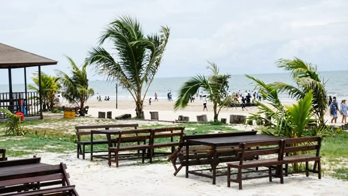 Pantai Kemala tawarkan pasir putih, sunset, wahana air, kuliner, dan panorama laut (BTV/AI)