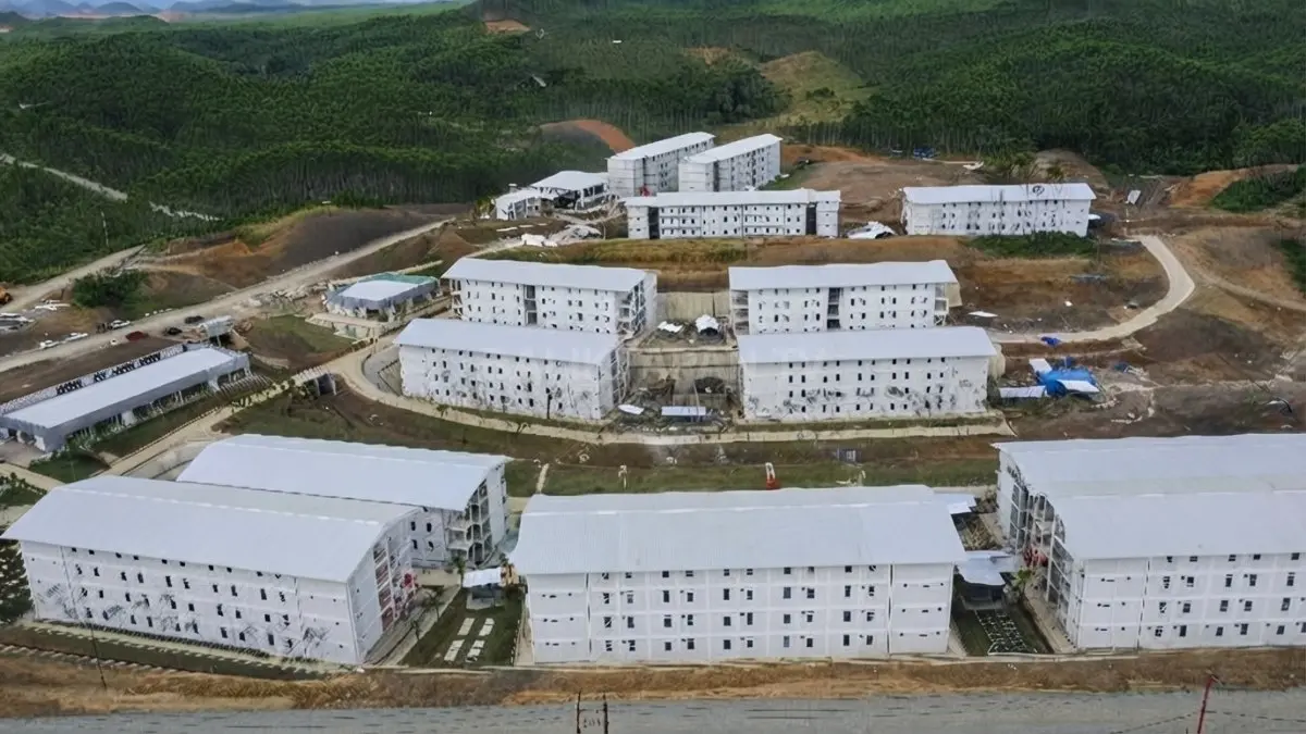 Rumah modular mulai digunakan di IKN, berdampingan dengan rumah tapak dan rumah susun untuk kebutuhan hunian kawasan. (BTV/AI)