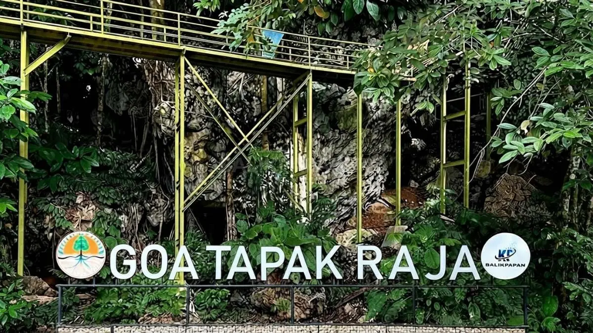 Goa Tapak Raja di Desa Wonosari, Sepaku, menyimpan formasi batu dan cerita masyarakat Paser.